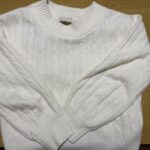 白いニットセーター
