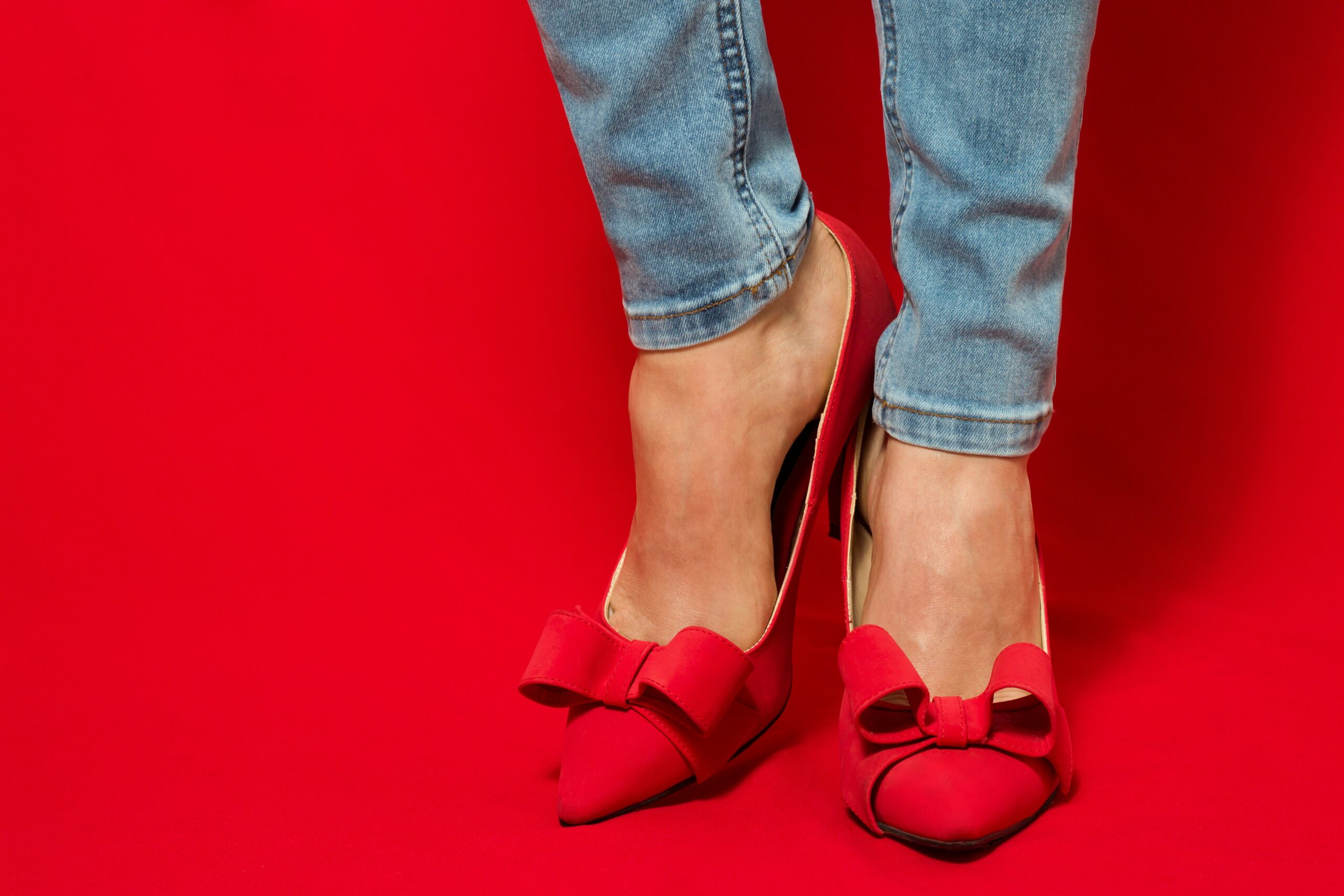 赤いパンプス
